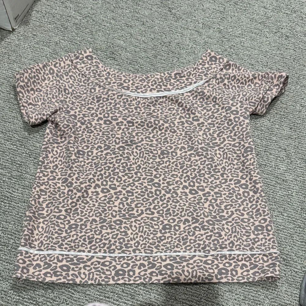 Maurices Blush Pink Leopard Print Short Sleeve Tee